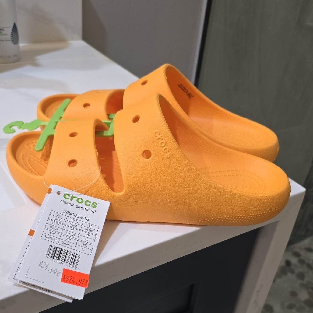 Brand New CROCS Womens Size 7 Or Mens Size 5 Vibrant Orange Sandals